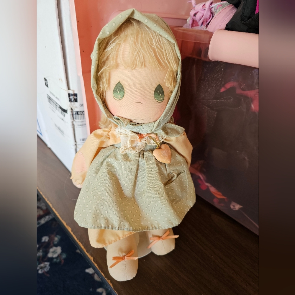 Vintage precious moments Applause Bonnie doll with stand
